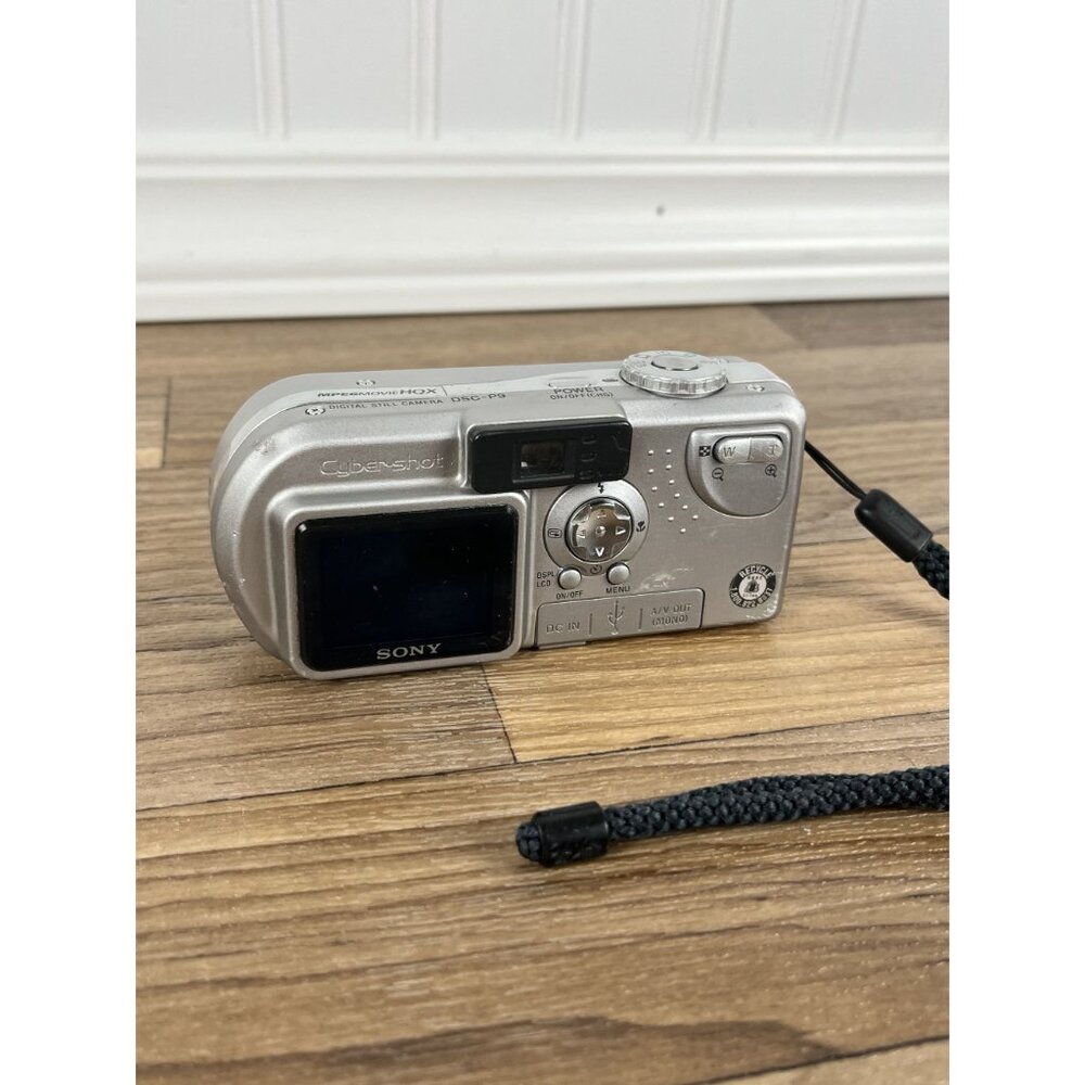 Sony Cyber-shot DSC-P9 4.0MP Digital Camera - Silver No Charger - Picture 5 of 10